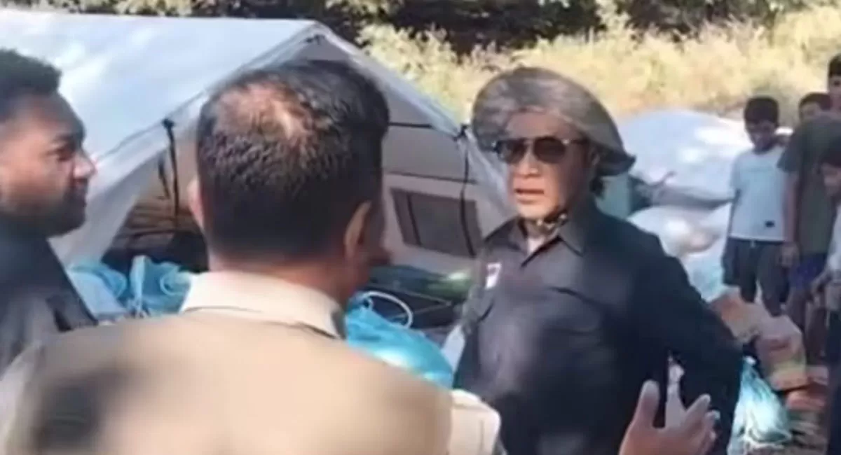 Agustinus Supratman mundur sebagai Camat Lamba Leda Utara setelah viral soal bantuan gempa NTT. Ia memastikan tetap membantu sebagai relawan. (Instagram/jakarta.global.city)