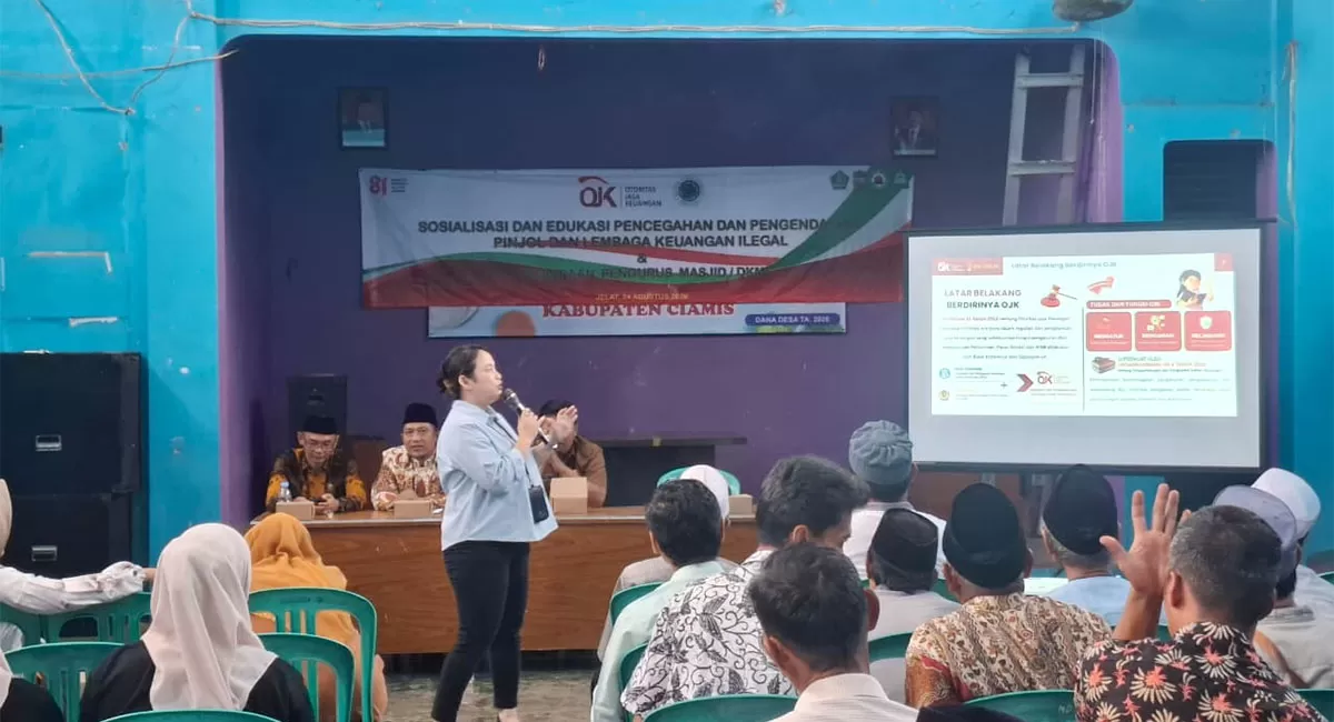 OJK Tasikmalaya bersama Anggota DPRD Kabupaten Ciamis Muhamad Ijudin menyelenggarakan edukasi literasi keuangan dengan tema kewaspadaan terhadap investasi ilegal berlangsung di Aula Desa Mekarjaya dan Aula Desa Jelat, Kabupaten Ciamis, Senin (24/8/2026). (Dok. AMS)