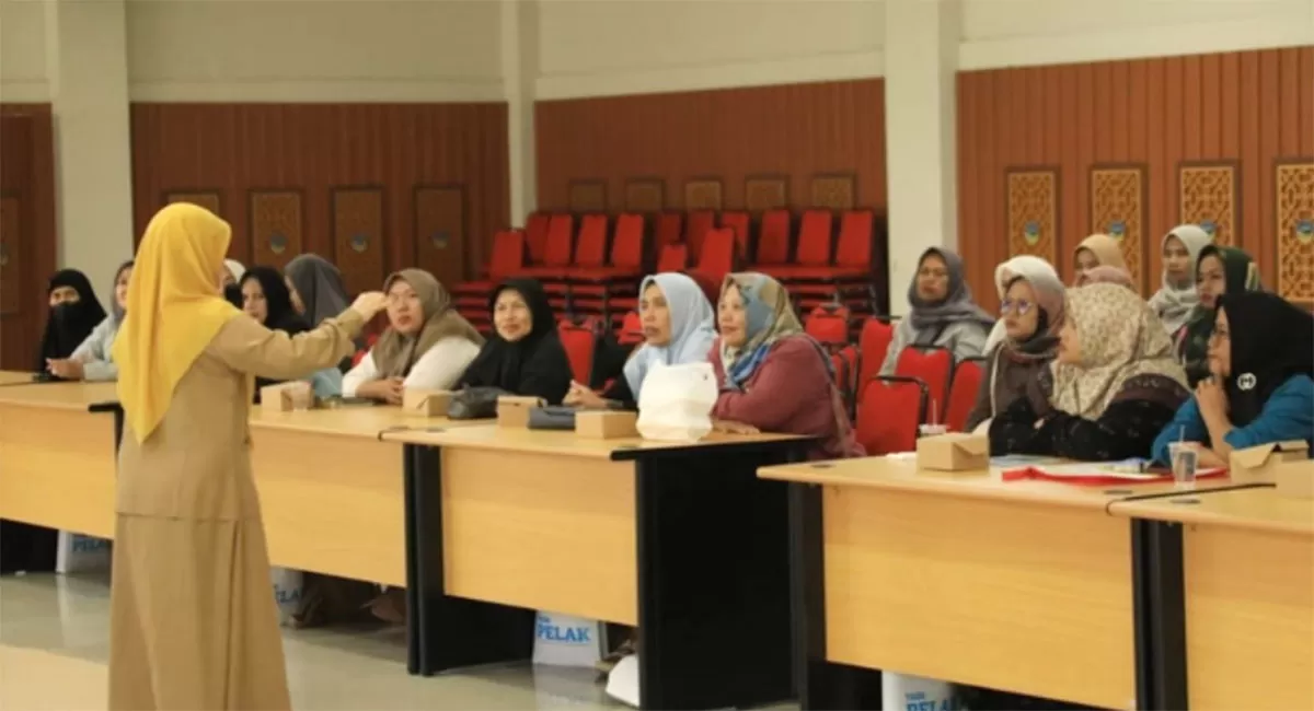 Dinsos Kota Tasikmalaya menyelenggarakan program untuk mendorong KPM PKH desil 1 dan 2 memperkuat ekonomi keluarga agar lebih mandiri di Aula Bapelitbangda pada Senin, 31 Agustus 2026. (Dok. AMS)