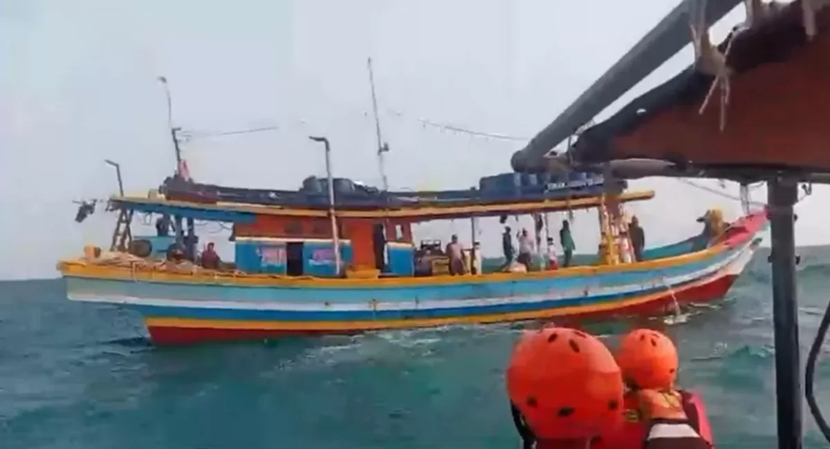 Tim SAR Gabungan memperluas pencarian 5 jurnalis di Gunung Anak Krakatau dengan drone thermal setelah speedboat hilang kontak Selat Sunda. (Instagram/kantorsar_banten)