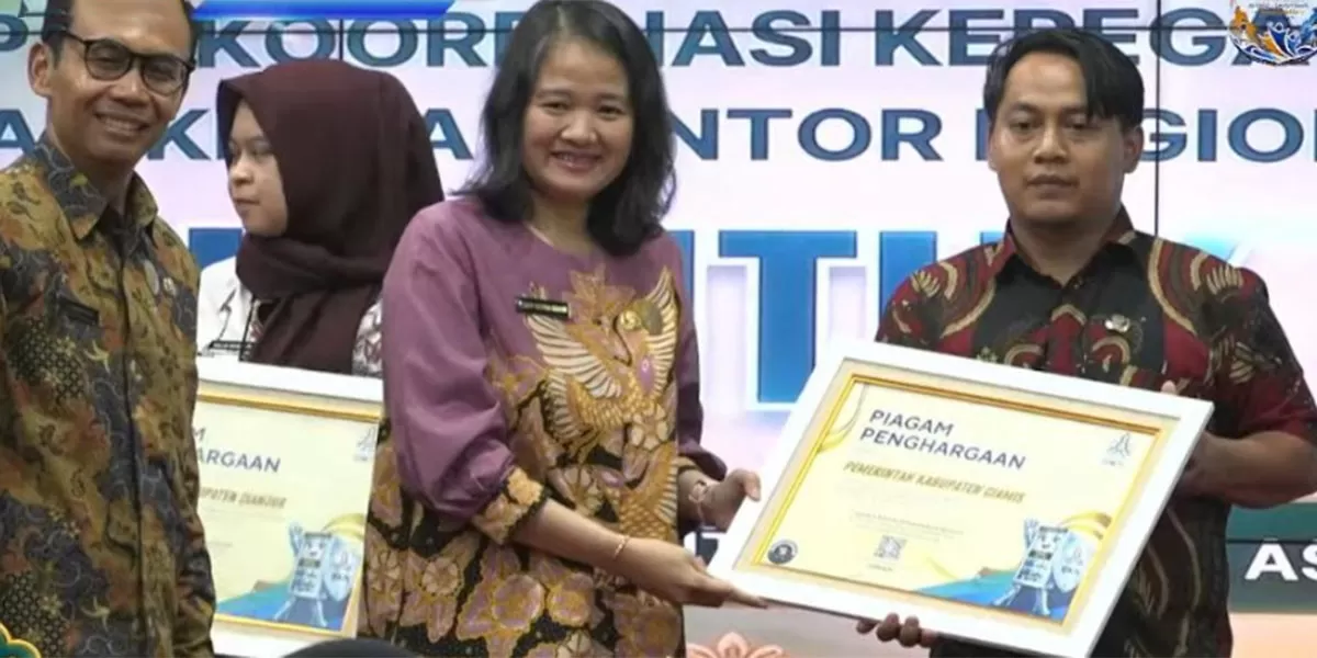 Ciamis meraih dua penghargaan ASN Jabar untuk kualitas data dan arsip, memperkuat manajemen talenta serta tata kelola ASN,&nbsp;di Bandung, Rabu, 9 September 2026. (Dok. Diskominfo Ciamis)