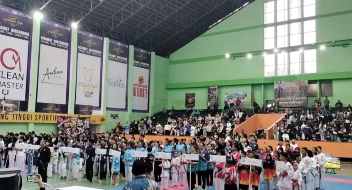 Ratusan karateka ramaikan Kejurdo V BKC Kota Tasikmalaya di GOR Sukapura, Kompleks Dadaha, Sabtu (12/9/2026). Kejuaraan ini menjadi ajang penjaringan atlet muda menuju Kejurprov Jawa Barat. (Dok. AMS)