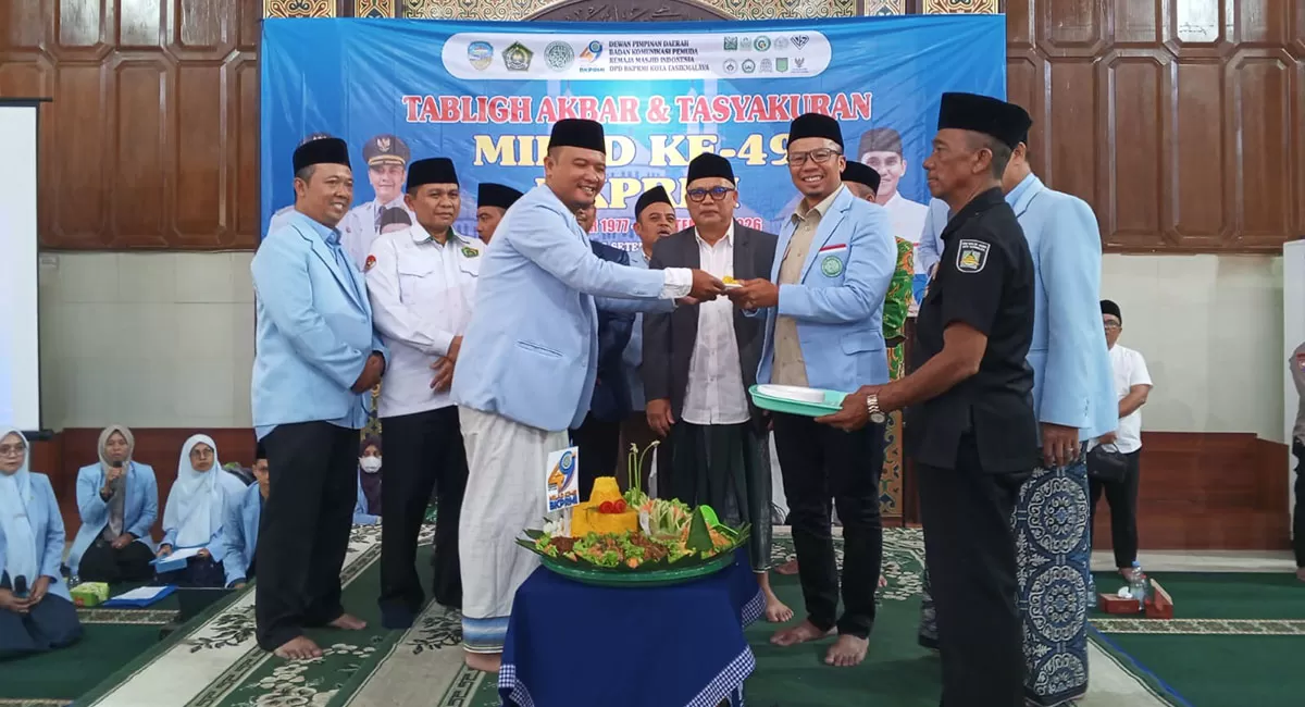 Wali Kota Tasikmalaya Viman Alfarizi menghadiri kegiatan tasyakur milad ke-49 Badan Komunikasi Remaja Masjid Indonesia (BKPRMI) Kota Tasikmalaya yang digelar di Masjid Agung Kota Tasikmalaya, Selasa (15/9/2026). (Dok. AMS)