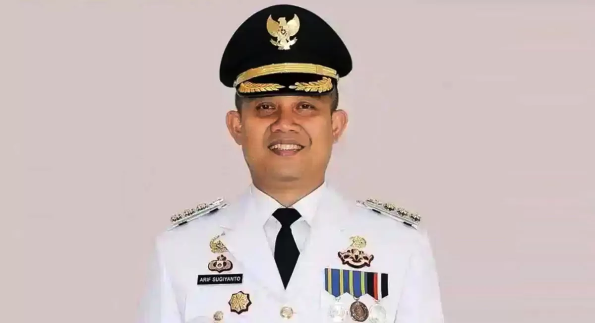 Gus Arif, eks Bupati Kebumen, diamankan KPK dalam kasus HGB Summarecon Bogor. Ia sebelumnya berkarier di Polri sebelum terjun ke politik. (Instagram/nalarhukum)
