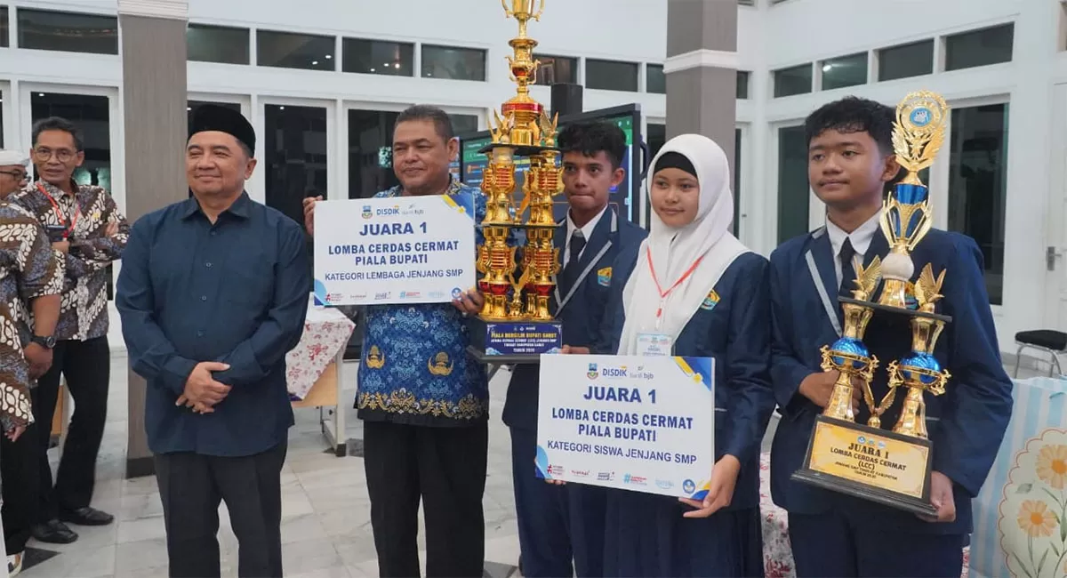 SMPN 1 Leles meraih juara 1 LCC SMP Kabupaten Garut 2026. Penutupan lomba berlangsung di Pendopo Garut, Kamis, 17 September 2026. (Dok. Diskominfo Garut)