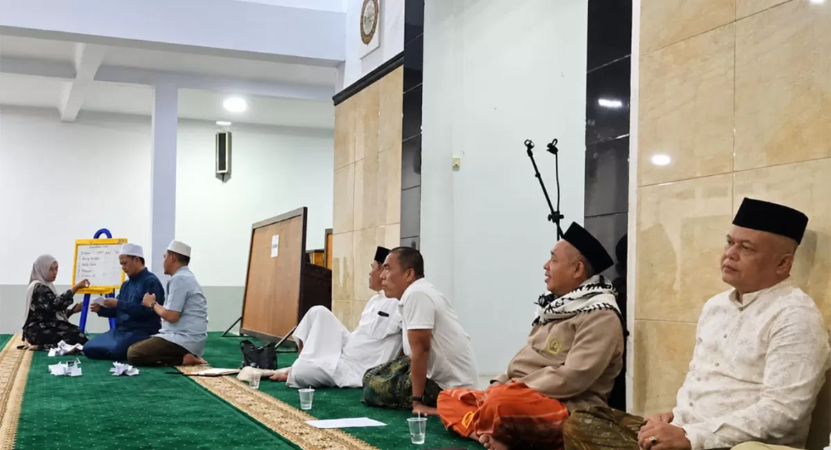 Proses enghitungan suara pemilihan ketua DKM Alhikmah Desa Cikunir Kecamatan Singaparna Kabupaten Tasikmalaya, Minggu (20/9/2026). (Dok. DFK)