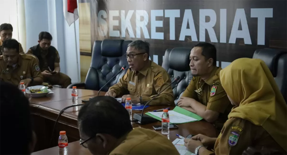 Sekda Kabupaten Ciamis Andang Firman Triyadi memimpin evaluasi Pemerintahan Digital 2026 dengan menguji kesiapan layanan publik berbasis teknologi agar lebih terintegrasi dan mudah diakses warga. (Dok. Diskominfo Ciamis)