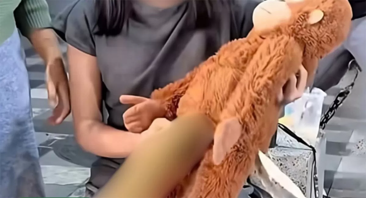 Dugaan pelecehan berkedok konten boneka di Surabaya mencuat setelah korban mengungkap pengalaman saat berada di Jalan Tunjungan. (Instagram/surabayasiders)