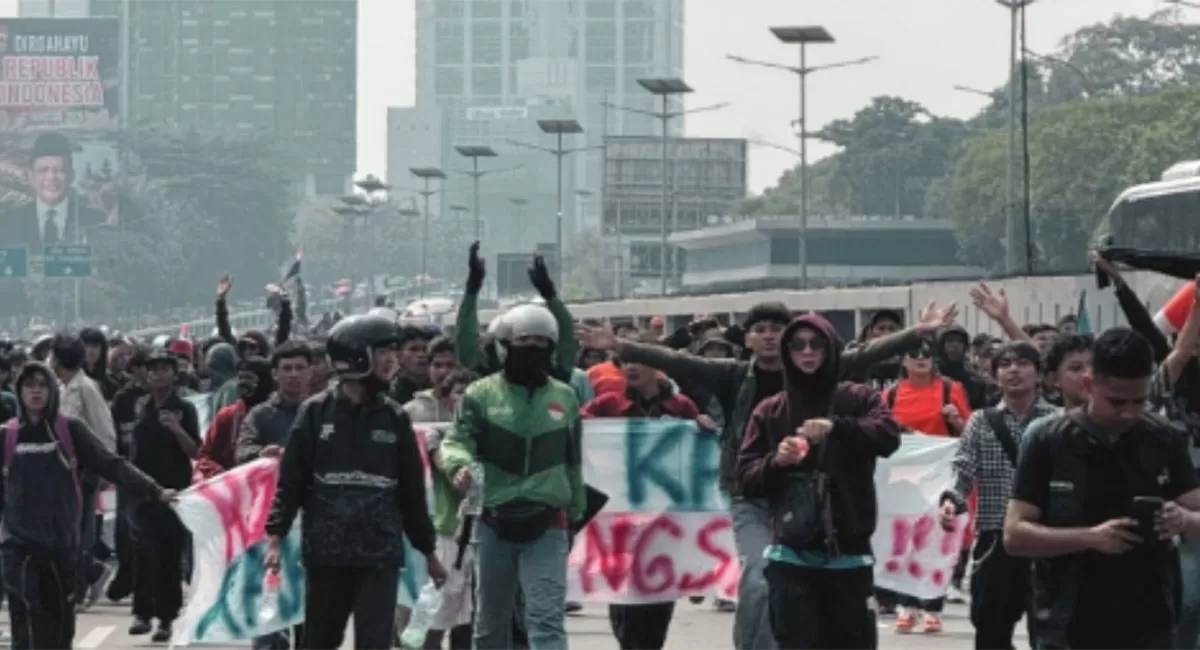 Aksi buruh di Thamrin, Jakarta Pusat, berakhir tertib setelah 50.000 massa menyampaikan 11 tuntutan buruh kepada pemerintah dan DPR RI. (Instagram.com/@infotangerang.id)