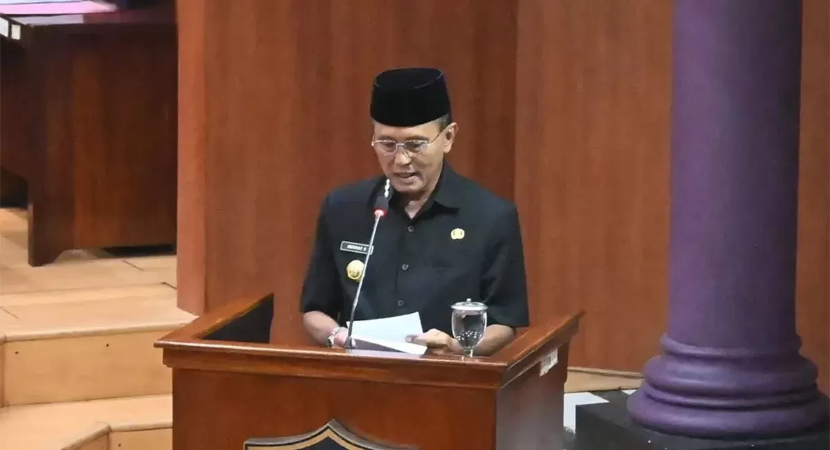 Bupati Ciamis Herdiat Sunarya menyampaikan RAPBD 2027 di Rapat Paripurna DPRD di Ruang Tumenggung Wiradikusuma, Jumat, 25 September 2026. (Dok. DPRD Ciamis)