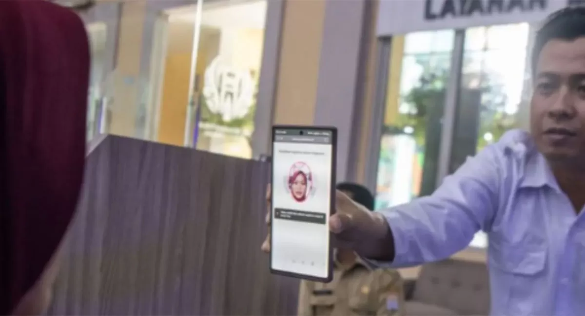 Mendagri&nbsp;Tito Karnavian mengungkap scan wajah penerima bansos mulai disiapkan untuk mencocokkan identitas dengan data kependudukan secara digital. (Instagram.com/@beritaterkinismr)