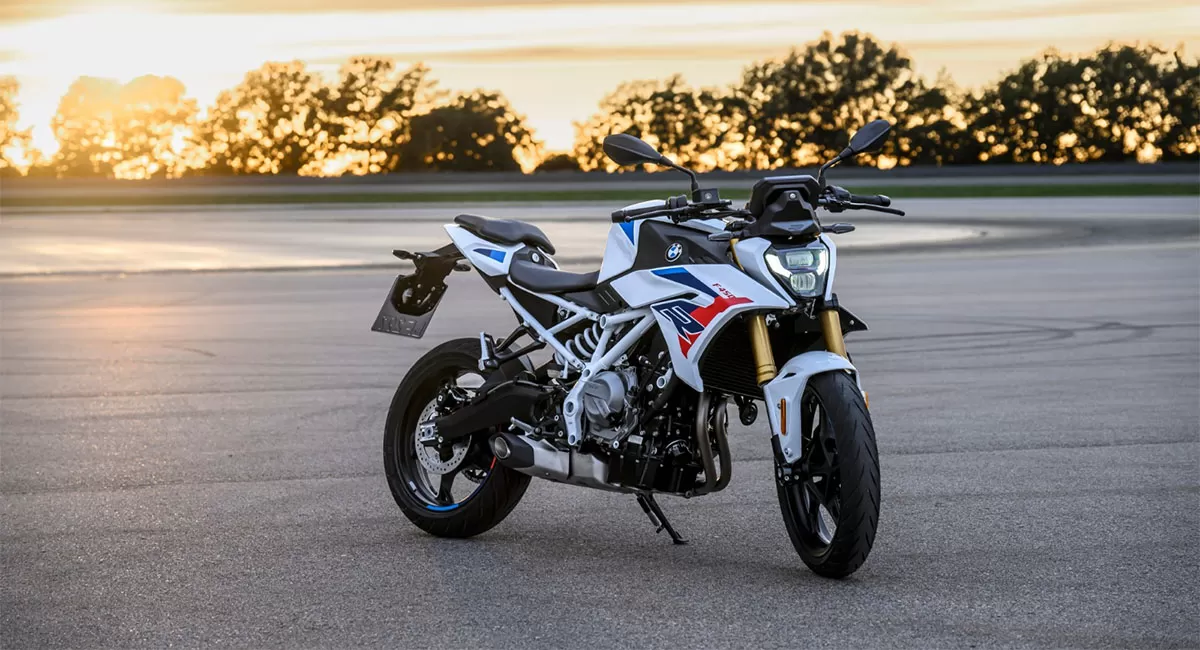 BMW F 450 R membawa mesin 420 cc, tenaga 48 HP dan bobot 175 kg. Teknologi Easy Ride Clutch membuat moge ini makin praktis. (Dok. BMW Group)