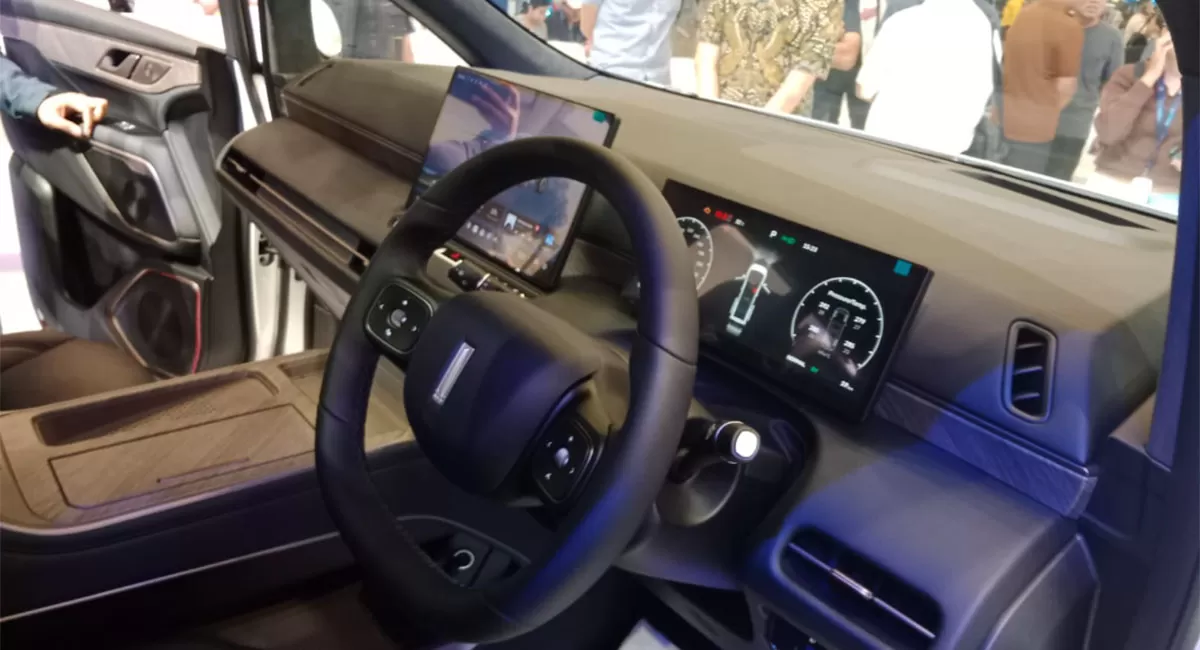 AC mobil dingin malam tetapi kurang sejuk saat siang bisa dipicu 5 masalah, mulai kondensor kotor, extra fan hingga kompresor. (Dok. Promedia)