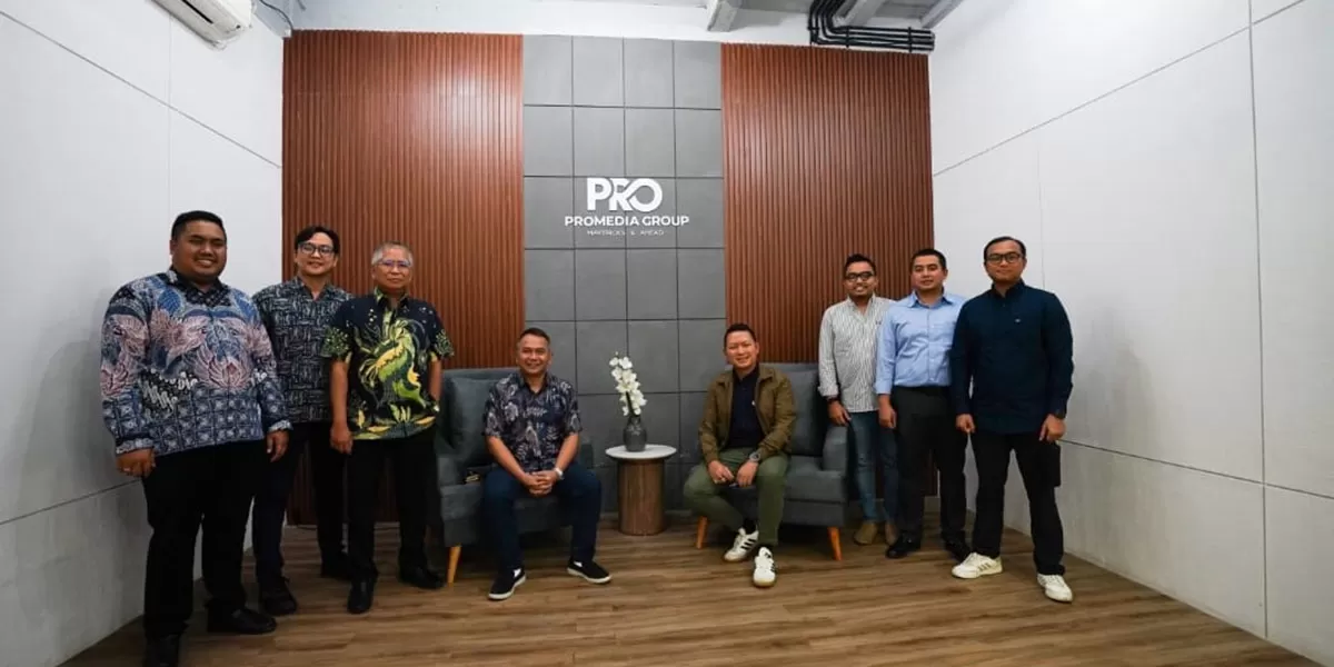 BRI dan Promedia Group memperkuat kemitraan strategis di Bandung, Jumat (9102026), melalui sinergi media, reputasi, dan edukasi publik. (Dok. Promedia)