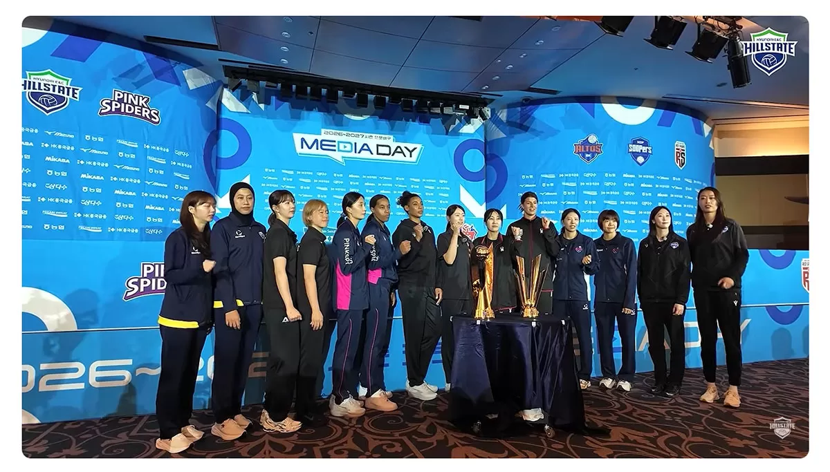 Foto bersama dalam acara media day, Megawati Hangestri&nbsp;bakal&nbsp;memulai perjuangan di KOVO Cup 2026 pada 14 Oktober melawan Korea Expressway Hi-Pass.&nbsp;Cek jam pertandingan dan siaran langsung turnamen. (YouTube Hyundai Hillstate)