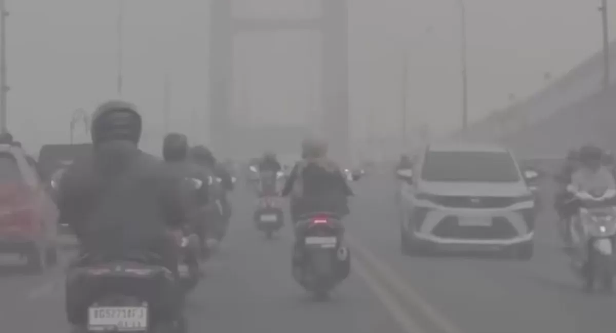 Pemerintah menguji penebaran 1,5 ton dry ice di Palembang untuk membantu mengatasi kabut asap akibat karhutla Sumatera Selatan. (Instagram/palembang.gercep)