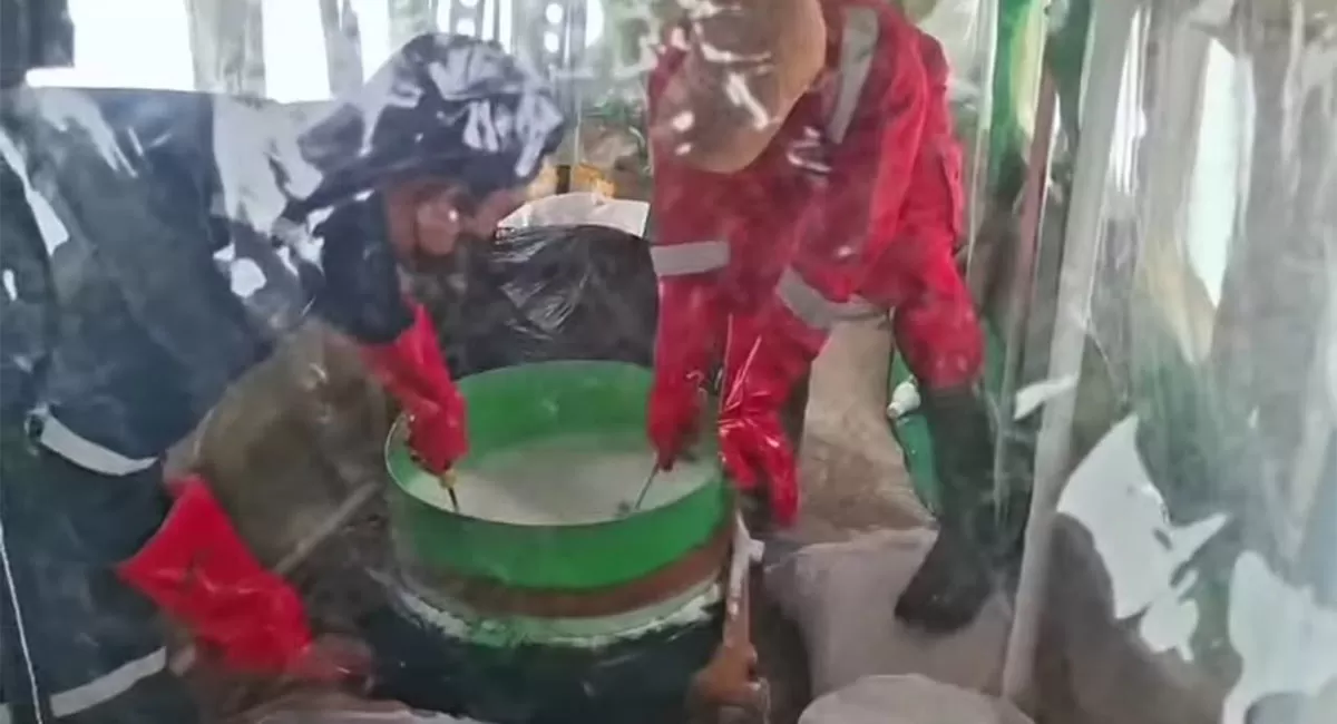 Presiden Prabowo memerintahkan perluasan operasi udara untuk menangani karhutla. Pesawat Hercules akan dikerahkan dalam menebar dry ice.     (Instagram/bnpb.indonesia)