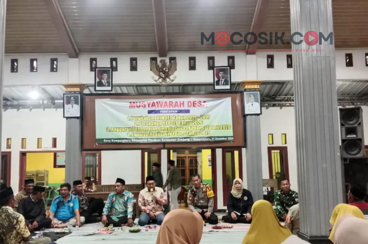 Pj Kepala Desa Kampungbaru Plandaan Jombang Daniel Danang Darmawan menggelar kegiatan acara Musyawarah Desa (Musdes)  (dok.istimewa)