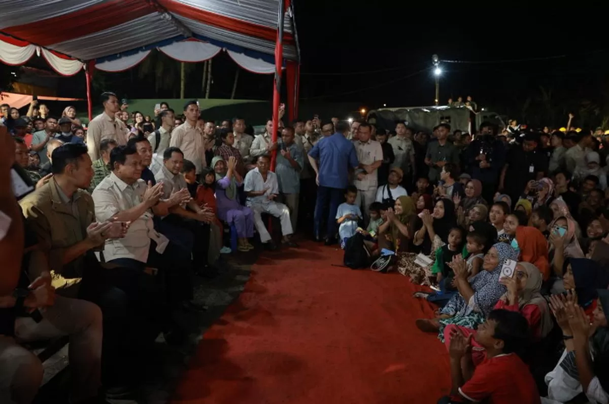 Ratusan warga terdampak bencana berkumpul di tenda pengungsian, menanti pergantian tahun bersama Presiden Prabowo (Promedia Teknologi Indonesia)