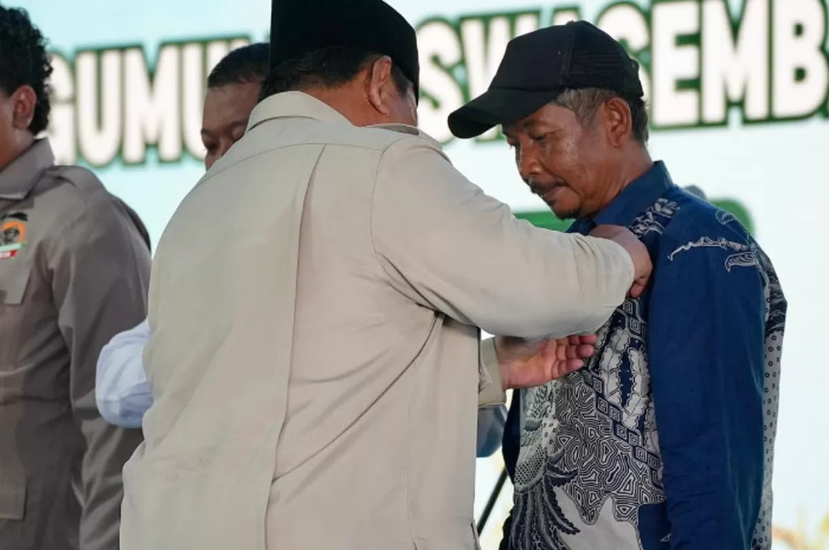 Petani di Kecamatan Cilembar, Kabupaten Karawang menyampaikan apresiasi sebesar-besarnya kepada Presiden Prabowo (Promedia Teknologi Indonesia)