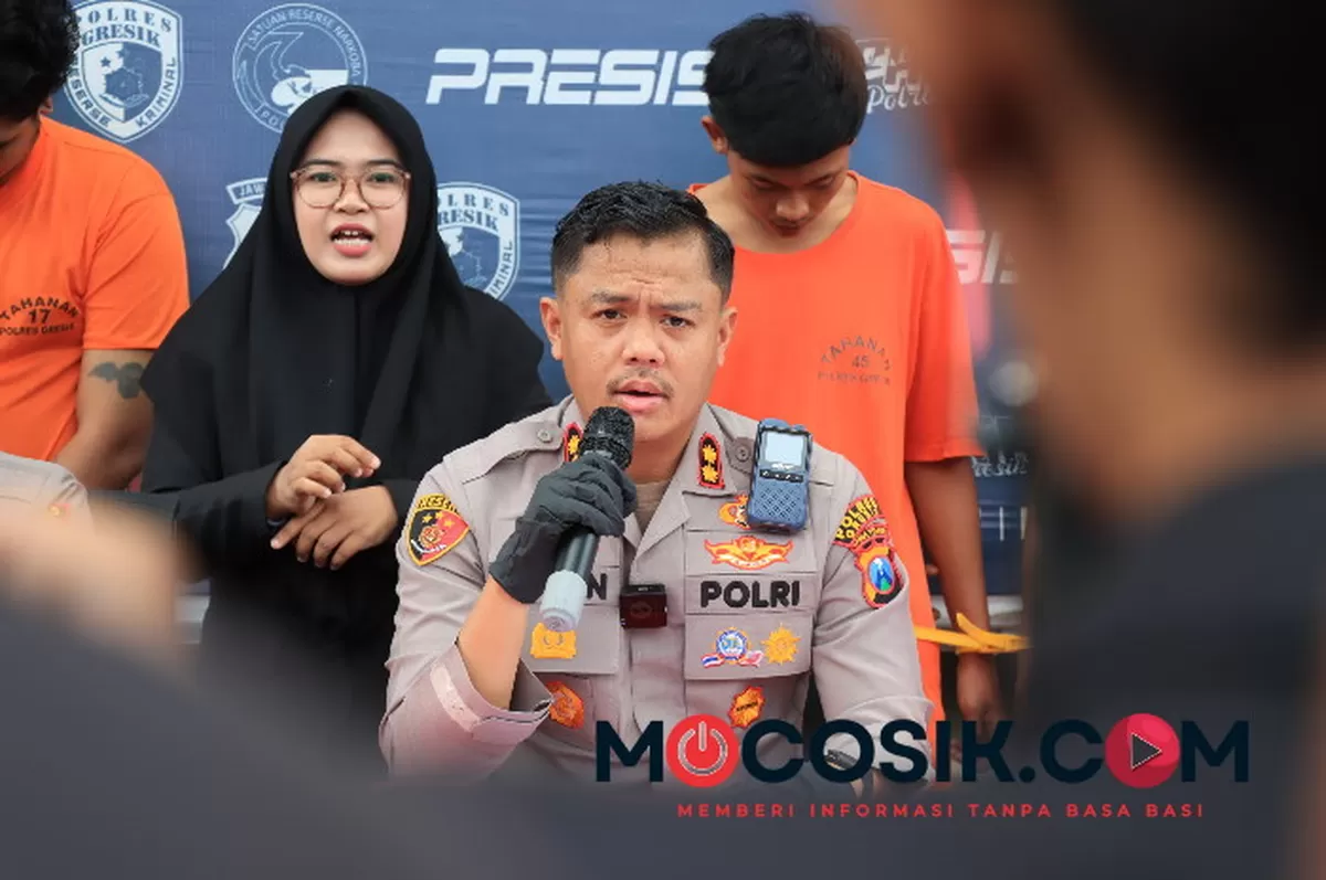 Polres Gresik mengungkap aksi brutal komplotan gangster bersenjata celurit yang beraksi di dua lokasi (Humas Polres Gresik)