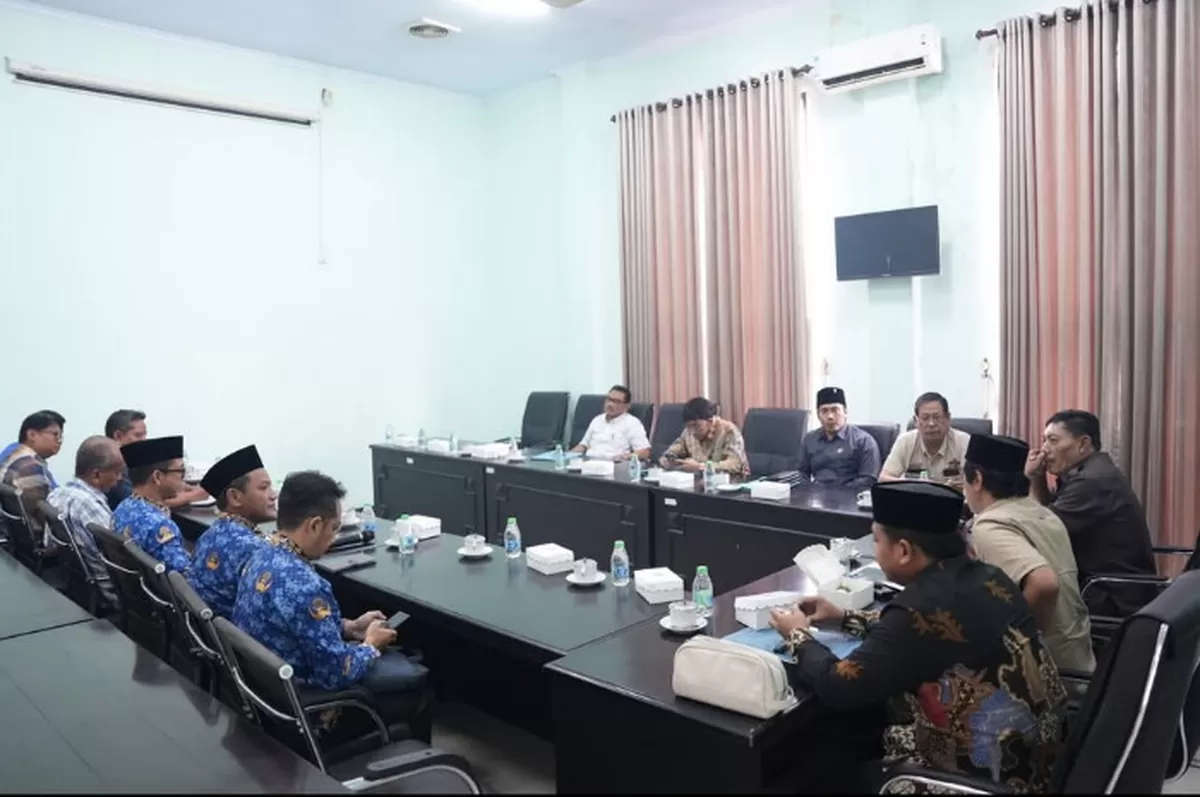 Komisi C DPRD Jombang menggelar rapat dengar pendapat (RDP) menindaklanjuti hasil sidak pembangunan Jembatan Gedung Kesenian (DPRD Jombang)