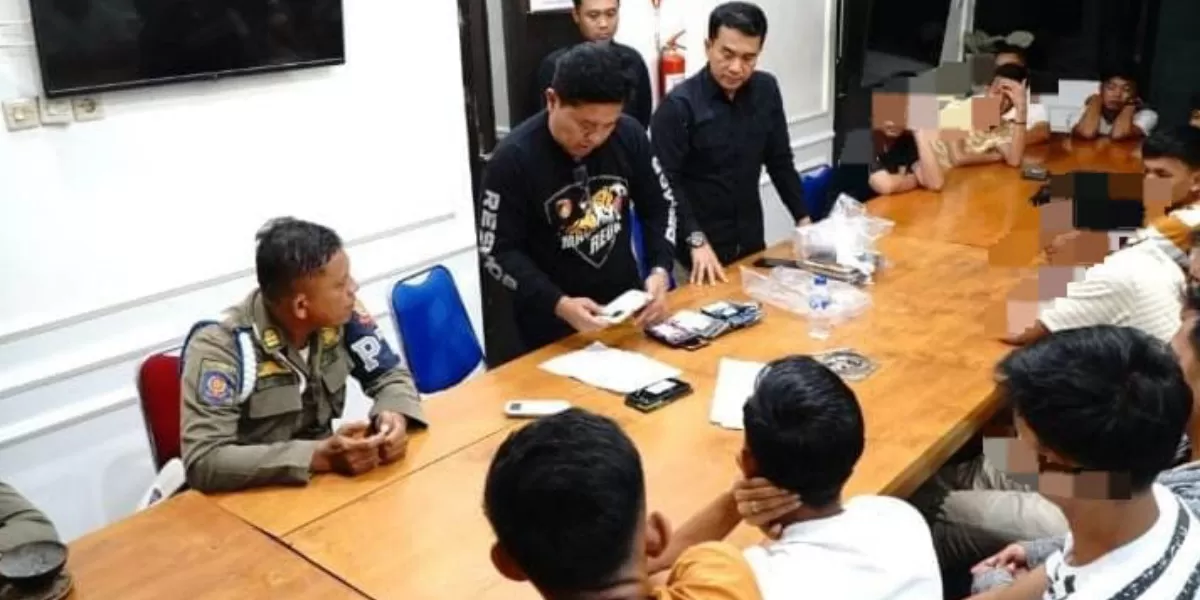 Satreskrim Polres Ponorogo mengamankan puluhan orang yang tergabung dalam komplotan peminta sumbangan mengatasnamakan yayasan yatim piatu (Humas Polres Ponorogo)