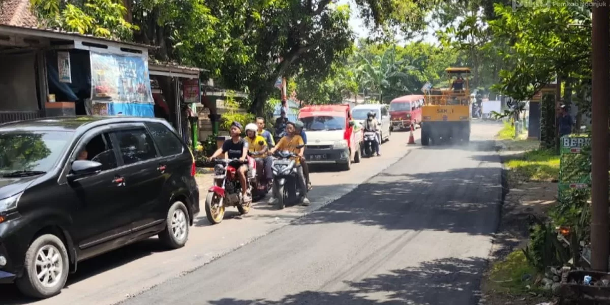 Dinas PUPR Kabupaten Nganjuk tancap gas mengawali 2026 dengan perbaikan jalan dan jembatan secara serentak di sejumlah titik strategis (nganjukkab.go.id)