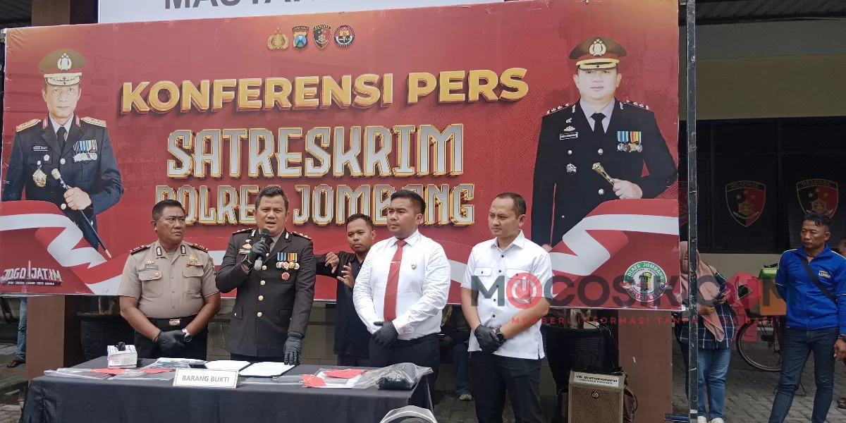 Kapolres Jombang, AKBP Ardi Kurniawan saat menggelar konferensi pers ungkap kasus curanmor (Rudiyanto)
