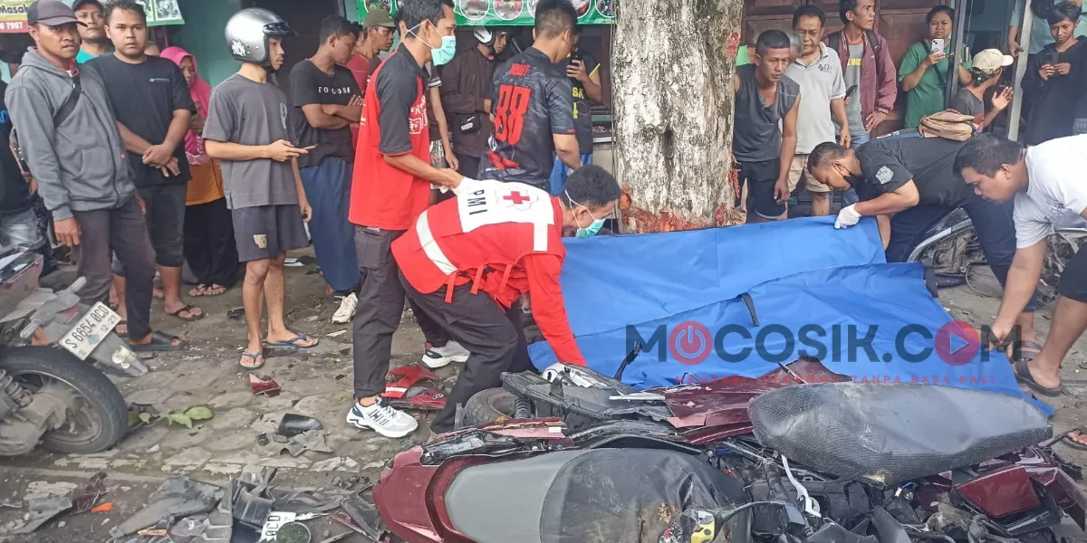 Kecelakaan Beruntun di Jombang, Avanza Tabrak 7 Motor, 1 Korban Meninggal (Rudiyanto)