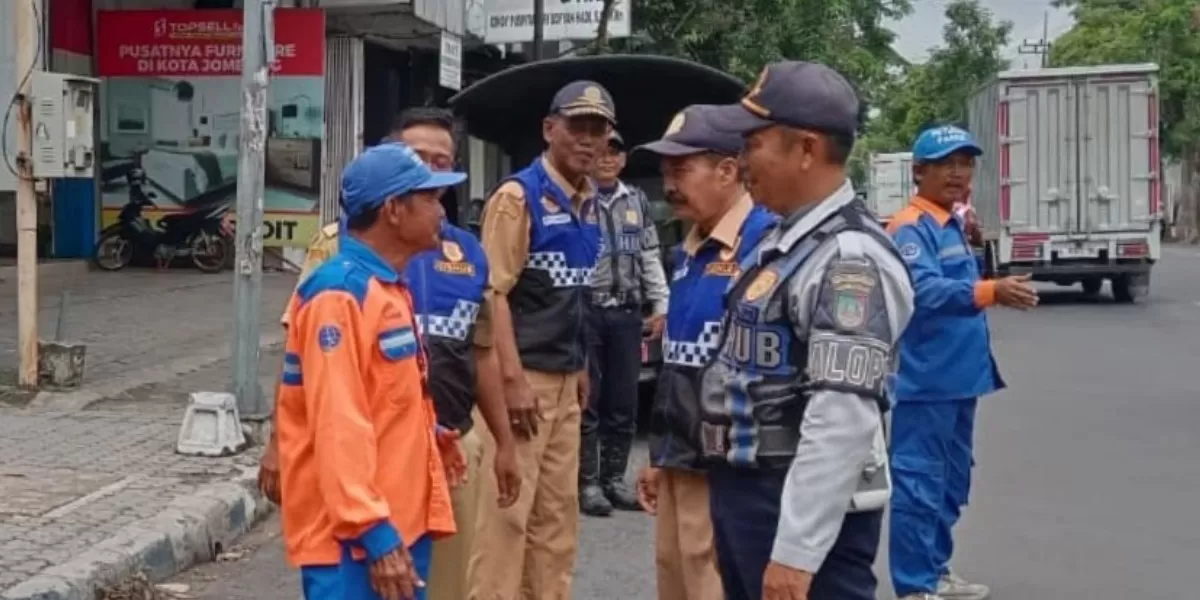 Dishub Jombang rutin melaksanakan kegiatan MELIPIR untuk memantau lalu lintas dan penataan parkir demi mewujudkan jalan yang aman, tertib, dan lancar (dok.istimewa)