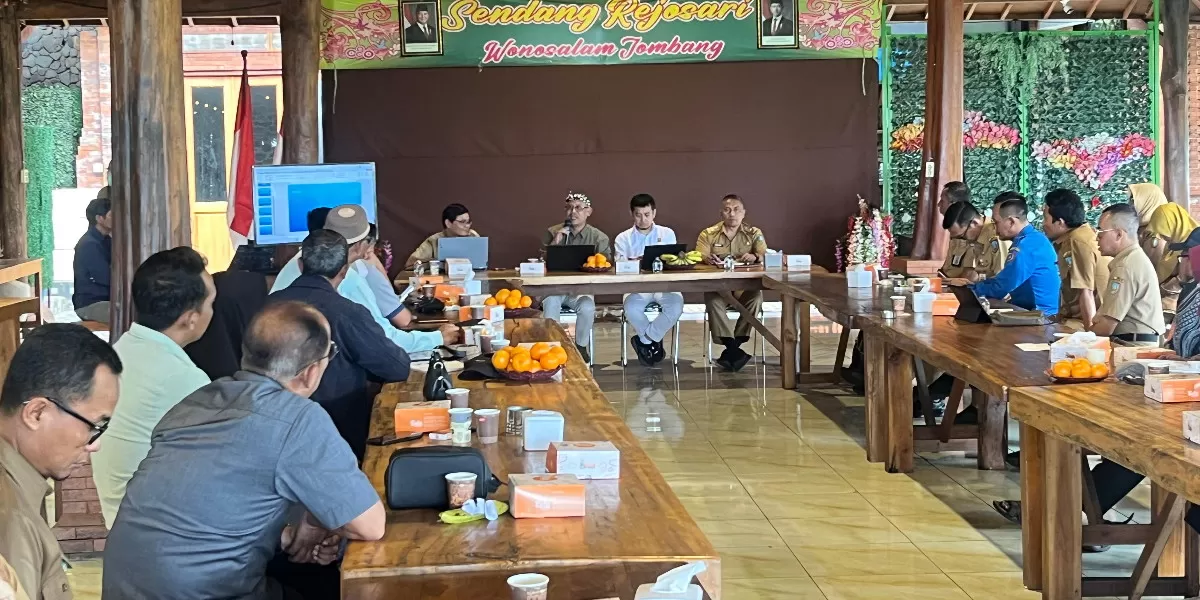 Disporapar Jombang menggelar dialog perizinan usaha pariwisata di Wonosalam (dok.istimewa)