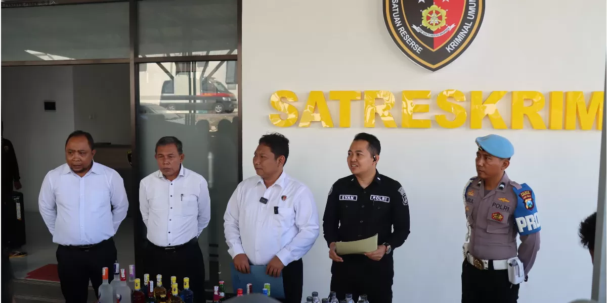 Polres Pamekasan menggelar razia minuman keras di sejumlah titik dan mengamankan sekitar 370 botol miras ilegal (Humas Polres Pamekasan)