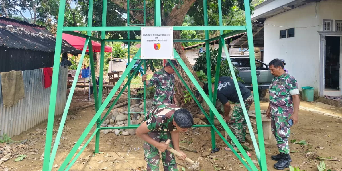 Pembangunan sumur bor sebagai sumber air bersih permanen, sekaligus pendistribusian air bersih siap minum ke sejumlah wilayah terdampak di Sumatra Barat (Promedia Teknologi Indonesia)