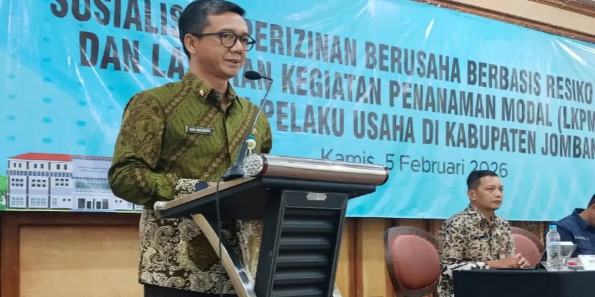 Kepala DPMPTSP Kabupaten Jombang, Bayu Pancoroadi saat memberikan sambutan terkait sosialisasi intensif bagi para pelaku usaha (dok.istimewa)