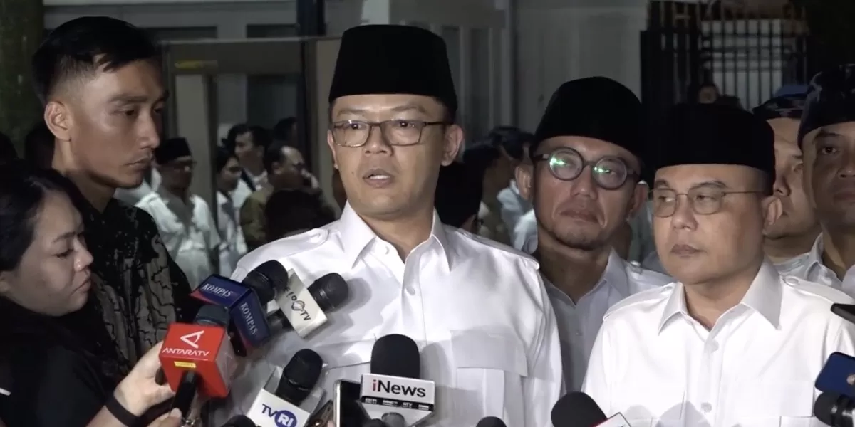 Sekjen Gerindra Sugiono menyampaikan permohonan maaf kepada masyarakat atas pemasangan atribut dan bendera partai (Promedia Teknologi Indonesia)