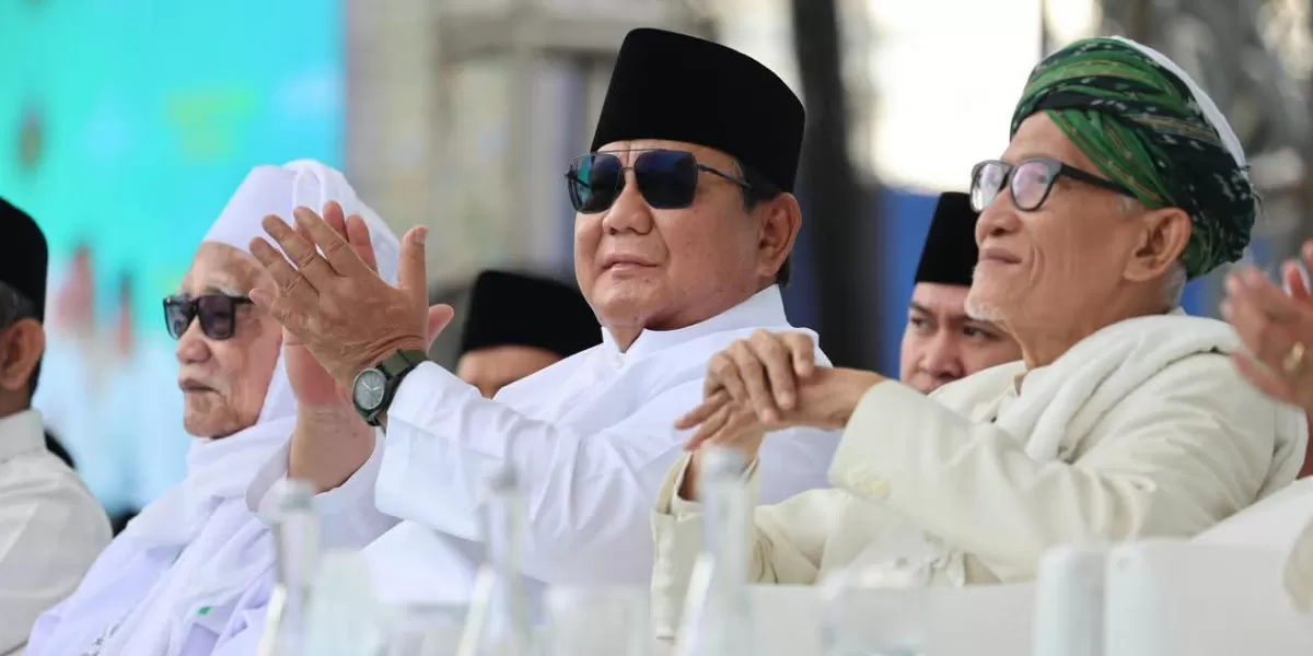 Prabowo menyatakan dirinya selalu bahagia dan selalu bersemangat di depan para kiai dan santri (Facebook @prabowo_subianto)