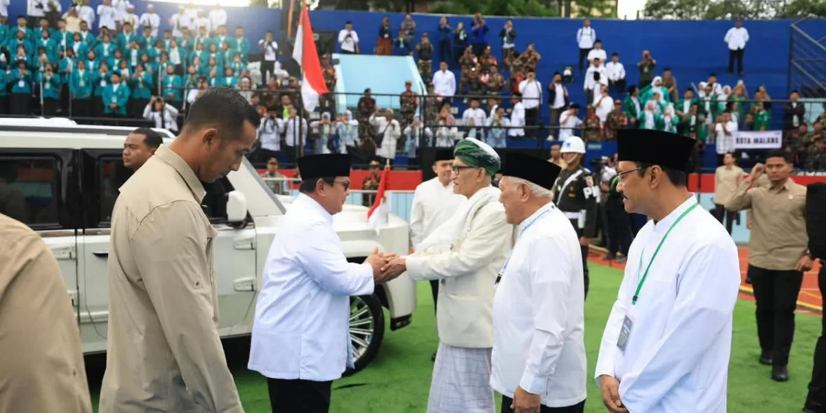 Presiden Prabowo saat hadir di acara Mujahadah Kubro 100 Tahun Nahdlatul Ulama (NU) di Stadion Gajayana, Malang, Jawa Timur (Facebook @prabowo_subianto)