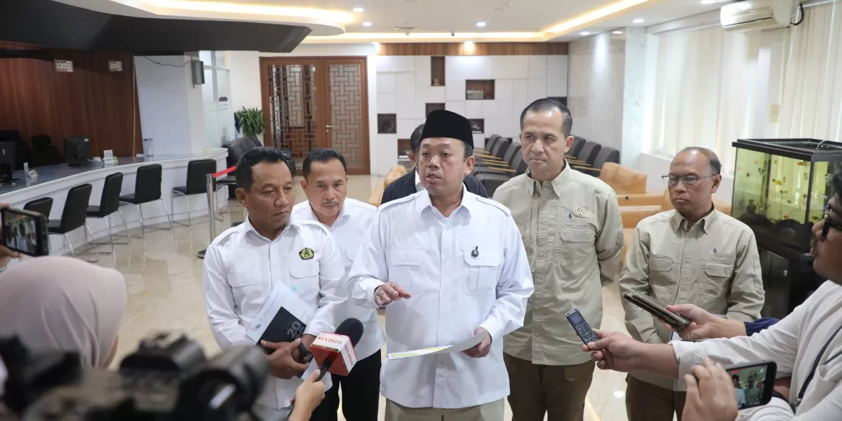 Nusron Wahid memastikan pemerintah akan memulihkan sertifikat tanah para transmigran di Desa Bekambit dan Bekambit Hulu, Kabupaten Kotabaru Kalimantan Selatan (Promedia Teknologi Indonesia)
