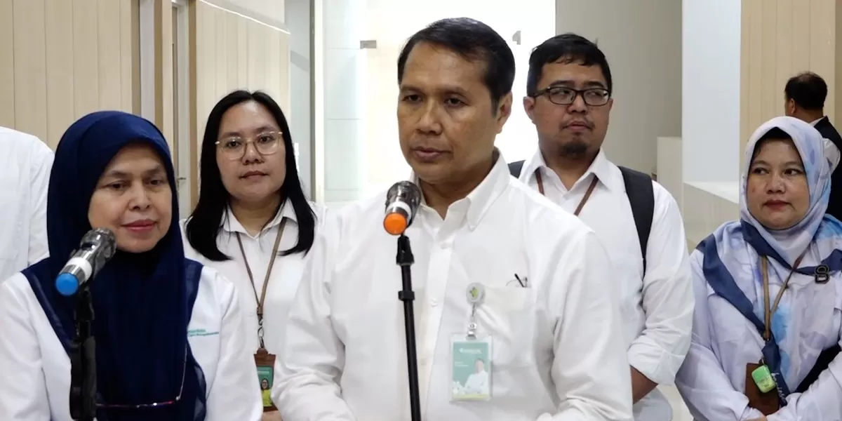 Direktur Medis dan Keperawatan RSCM dr. Renan Sukmawan merespons isu penolakan pasien BPJS PBI nonaktif yang sempat ramai diperbincangkan (Promedia Teknologi Indonesia)