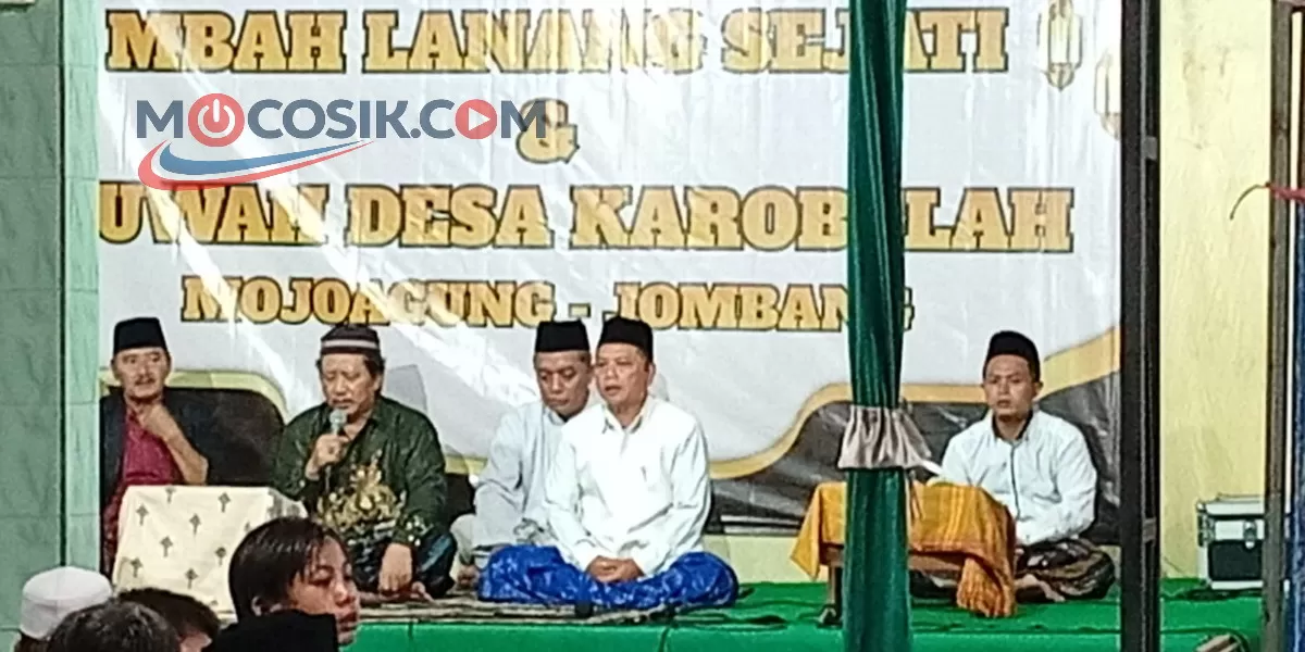 Pemdes Karobelah, Mojoagung Jombang menggelar Ruwah Desa dan Haul Mbah Lanang Sejati di Makam Syeh Pulo Padang dan Syeh Usman Asy&rsquo;ari (Rudiyanto)