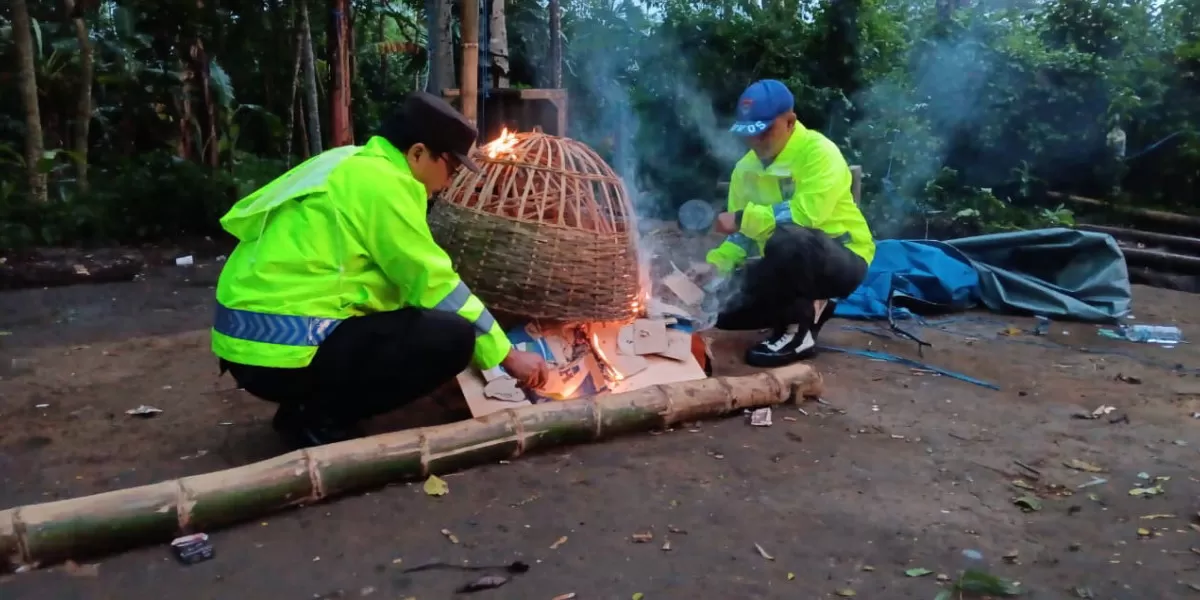 Polres Malang melalui Polsek Sumberpucung membongkar arena sabung ayam di Dusun Kuncoro, Sambigede, usai laporan warga lewat Call Center 110 (Humas Polres Malang)