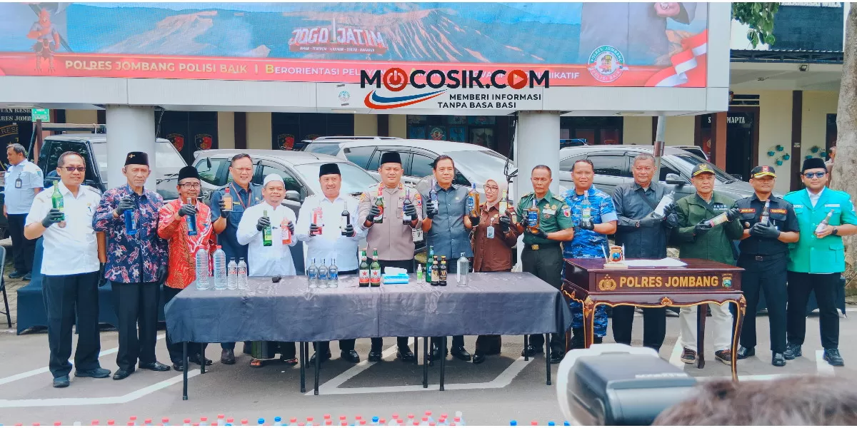 Forkopimda memusnahkan 7.310 botol miras berbagai merek hasil razia pekat awal 2026  (Rudiyanto)