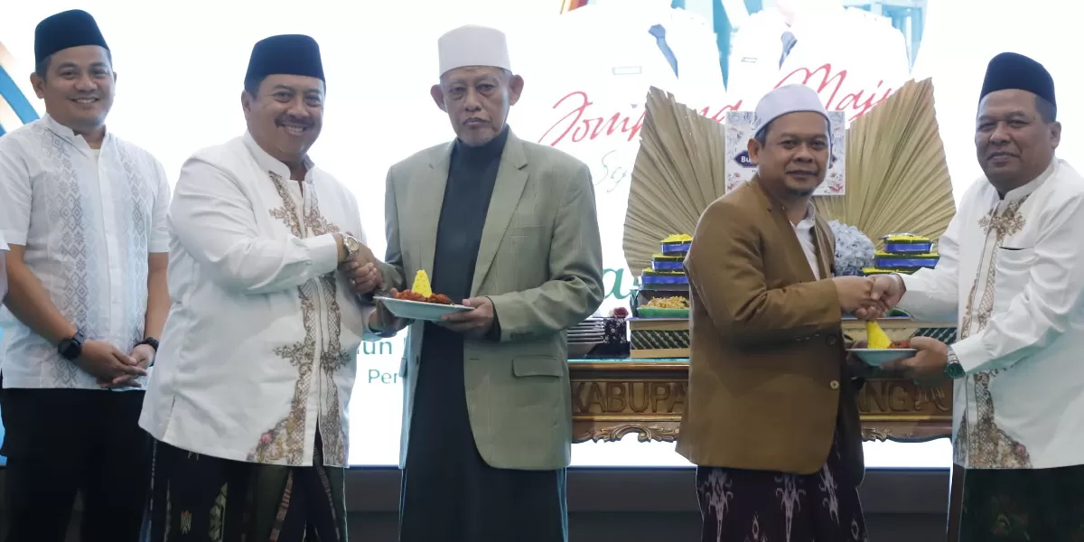 Genap satu tahun memimpin Kabupaten Jombang, Bupati Warsubi dan Wakil Bupati Salmanudin menggelar doa bersama dan tasyakuran di Pendopo  (dok.istimewa)