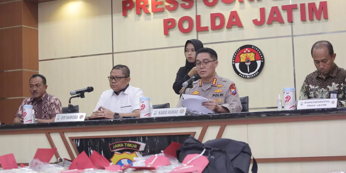 Ditresnarkoba Polda Jatim mengungkap dua kasus TPPU hasil peredaran narkotika di Surabaya dan Bangkalan (Humas Polda Jatim)