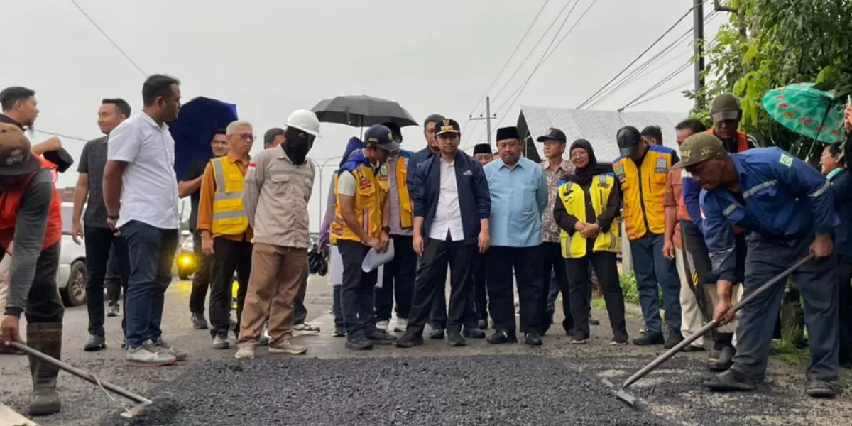 Pemkab Jombang bersama Pemprov Jatim dan Kementerian PU memastikan perbaikan permanen jalan nasional (dok.istimewa)