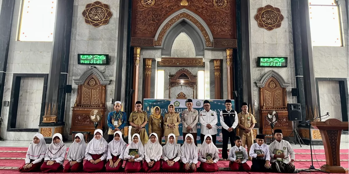 Ratusan siswa SD se-Kabupaten Jombang mengikuti Tadarrus Al-Qur&rsquo;an 2026 di Masjid Agung Baitul Mukminin (Disdikbud Jombang)
