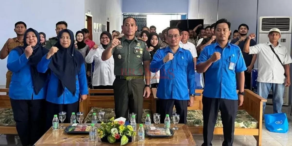 Perumdam Tirta Kencana Jombang mendukung program MBG melalui layanan air minum aman untuk SPPG serta memperluas distribusi AMDK ke sekolah dan kawasan kumuh (dok.istimewa)