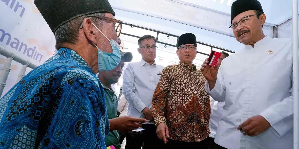 Kemensos dan Kemenkop menandatangani PKS pemberdayaan KPM bansos melalui Kopdes Merah Putih di Serang (Kemensos)