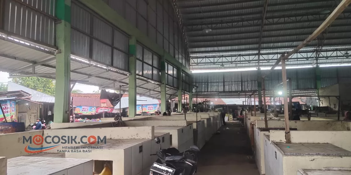 Pedagang memilih berjualan di area parkir demi omzet, sementara bedak resmi sepi peminat (tim-red)